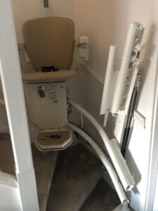 retracting rail stairlift